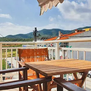 Πανσιόν Pirofani, Σάρτη